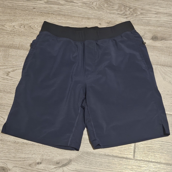 Fabletics Fundamental Lined Performance Shorts - Size Medium 7" Inseam - Navy - Picture 1 of 7